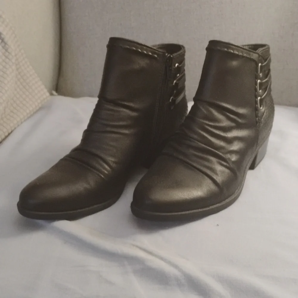 Baretrap Boots! Worn Once!